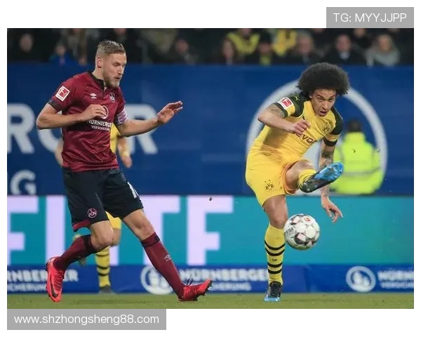 成都与南京羽毛球队赛后复盘团队协作的成功与不足分析