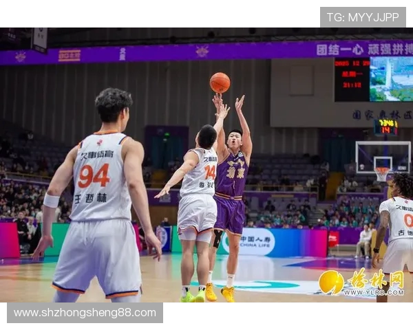 CBA赛程精彩对决上海队迎战广东队全力争胜展现篮球魅力