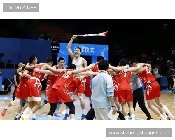 山东男篮与广东男篮激战正酣谁能在这场巅峰对决中笑到最后